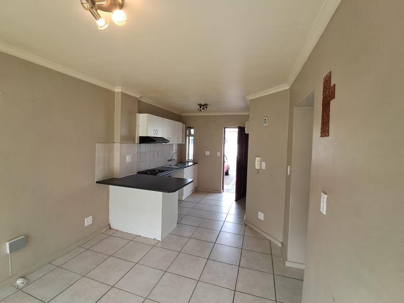 To Let 2 Bedroom Property for Rent in Uitzicht Western Cape